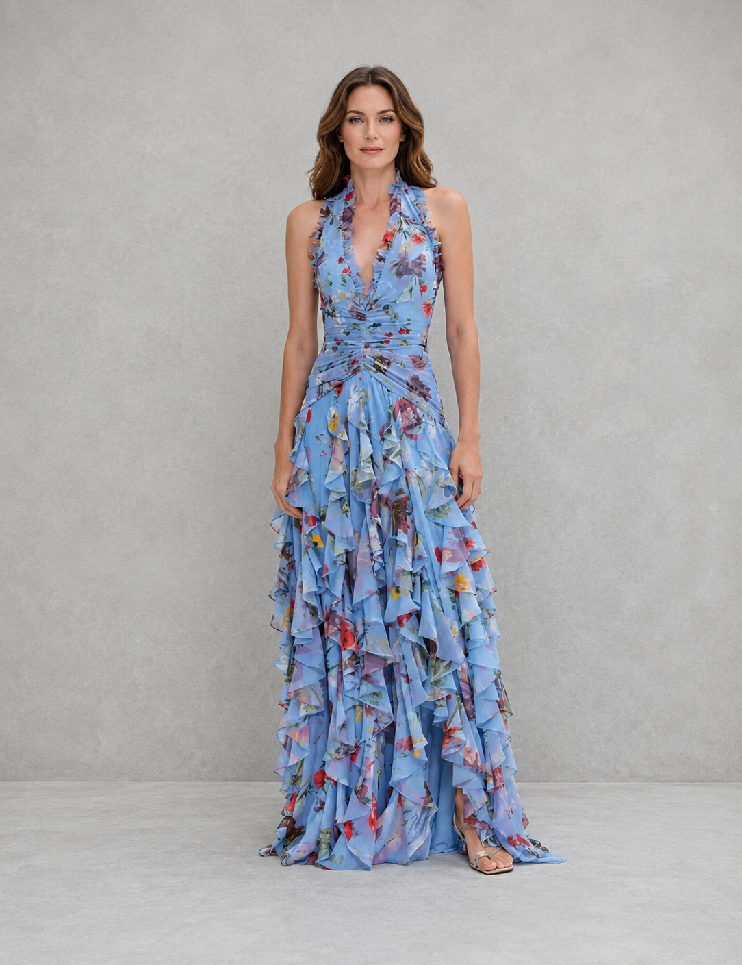 Bettina | Romantische Rosenkaskade – langes Kleid mit Neckholder-Ausschnitt